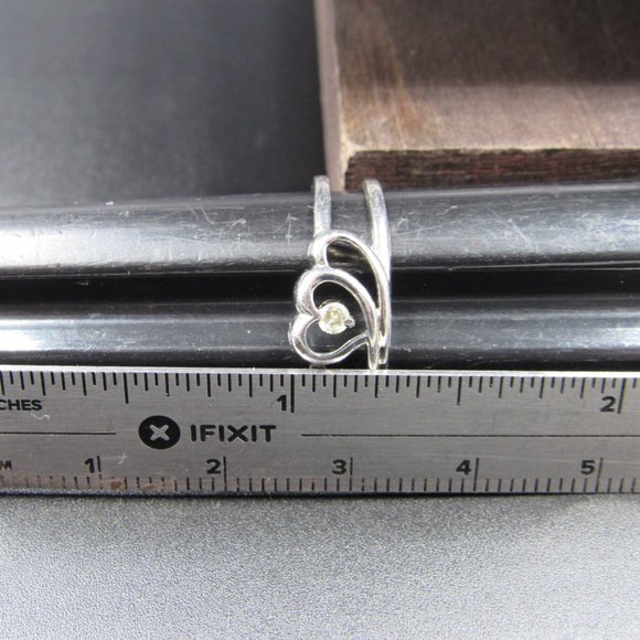 Size 7.75 Silver Tone Heart Love Crystal Band Ring Vintage - Picture 4 of 5